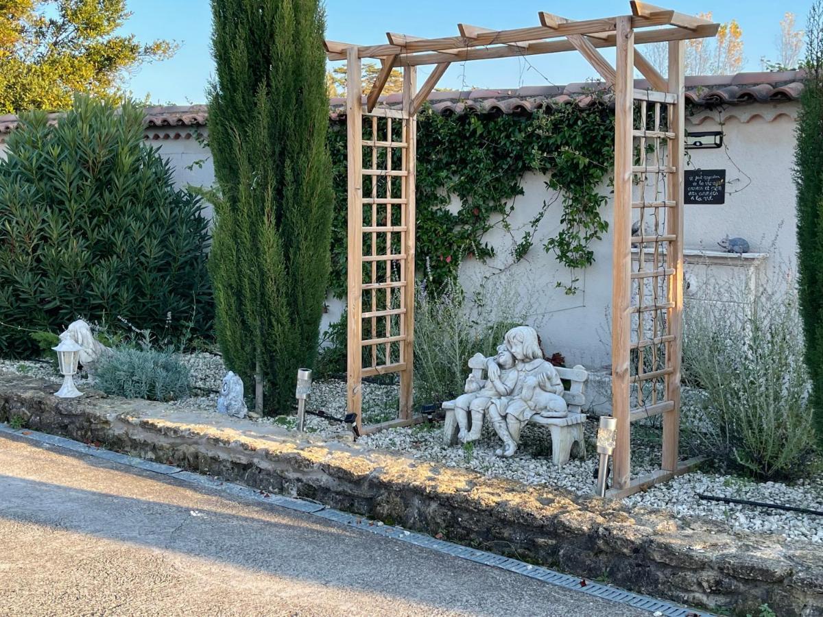 Studio Les Petits Lutins Entraigues-sur-la-Sorgue Exterior photo