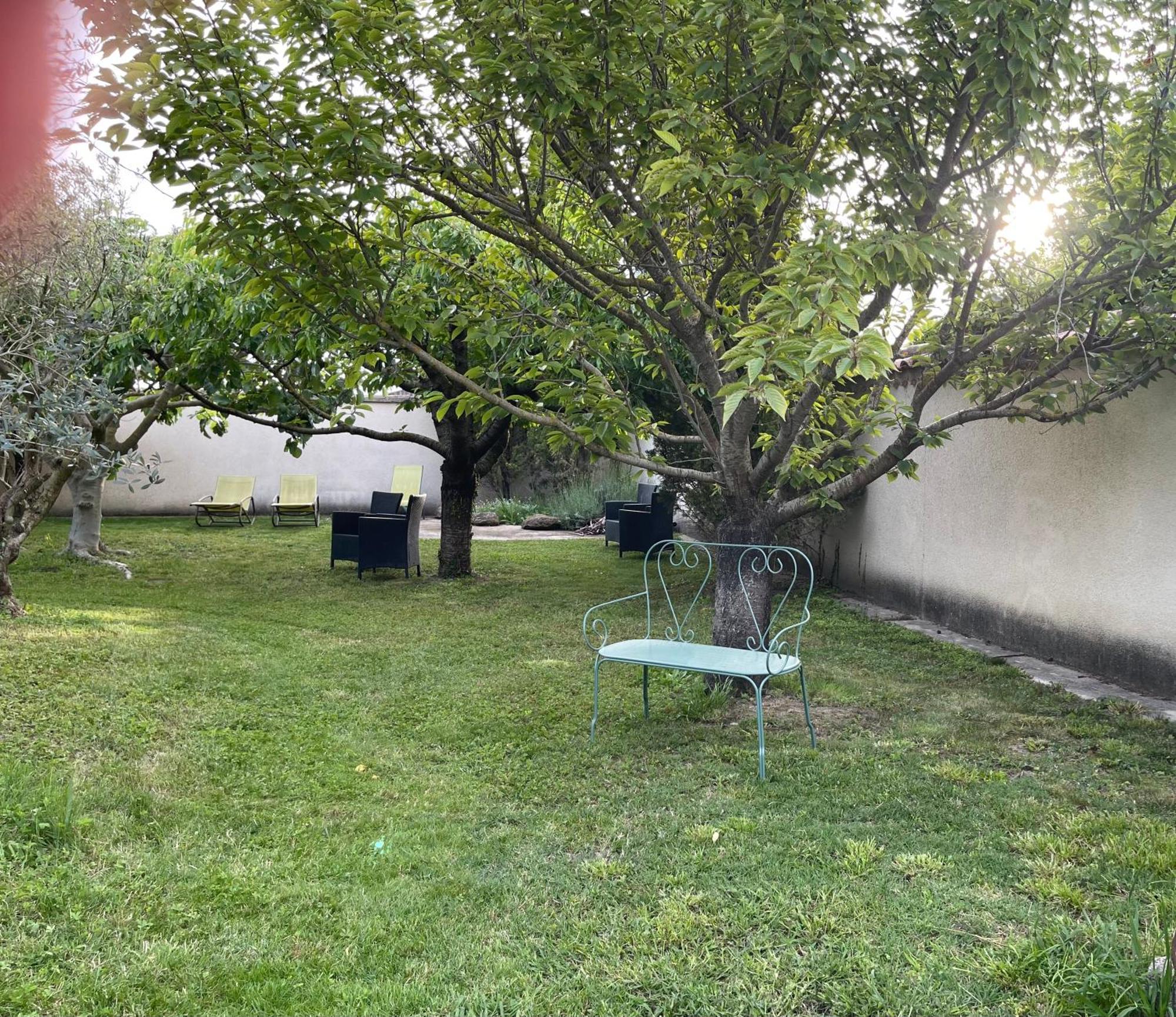 Studio Les Petits Lutins Entraigues-sur-la-Sorgue Exterior photo